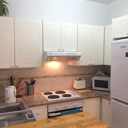 Limnaria Gardens - Modern 1 Bed, Walk To Beach & Shops Пафос Экстерьер фото