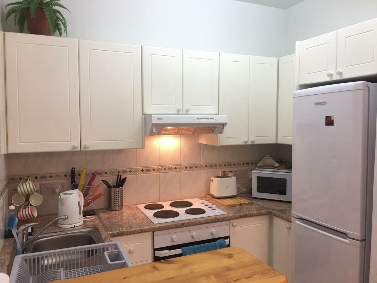 Limnaria Gardens - Modern 1 Bed, Walk To Beach & Shops Пафос Экстерьер фото