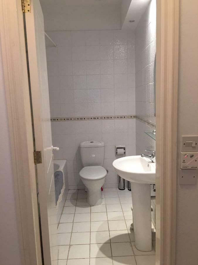 Limnaria Gardens - Modern 1 Bed, Walk To Beach & Shops Пафос Экстерьер фото