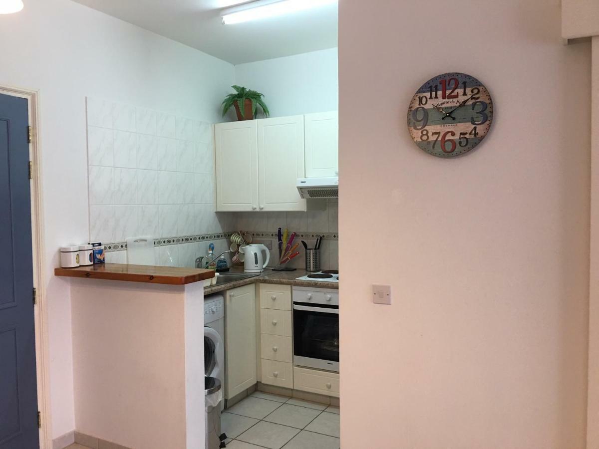 Limnaria Gardens - Modern 1 Bed, Walk To Beach & Shops Пафос Экстерьер фото