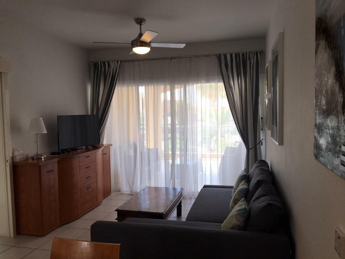 Limnaria Gardens - Modern 1 Bed, Walk To Beach & Shops Пафос Экстерьер фото